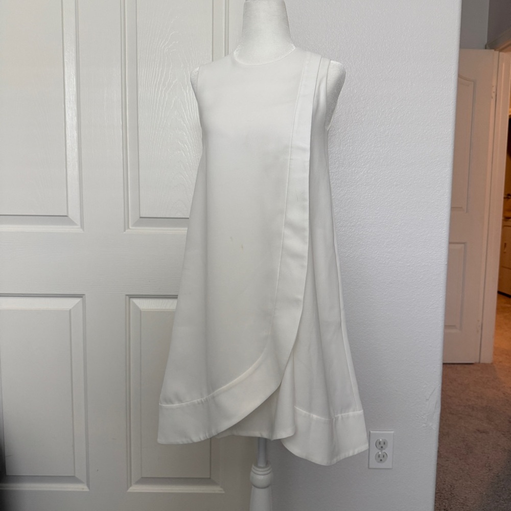 Annie P White Minimalist Sleeveless Dress